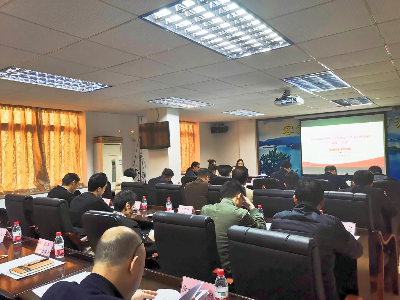 市发展改革局召开局务会议专题研究市"十四五"规划纲要编制工作