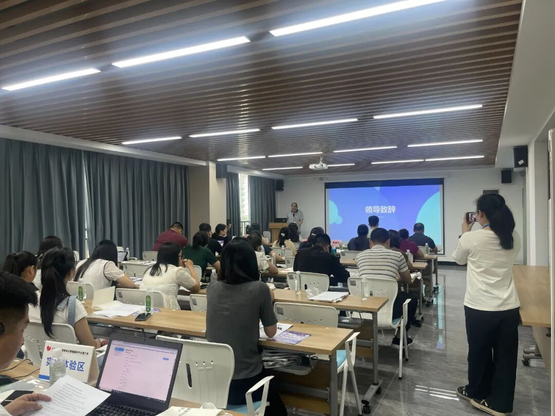 广东省南粤家政综合管理服务平台宣介会在河源举办.doc_1
