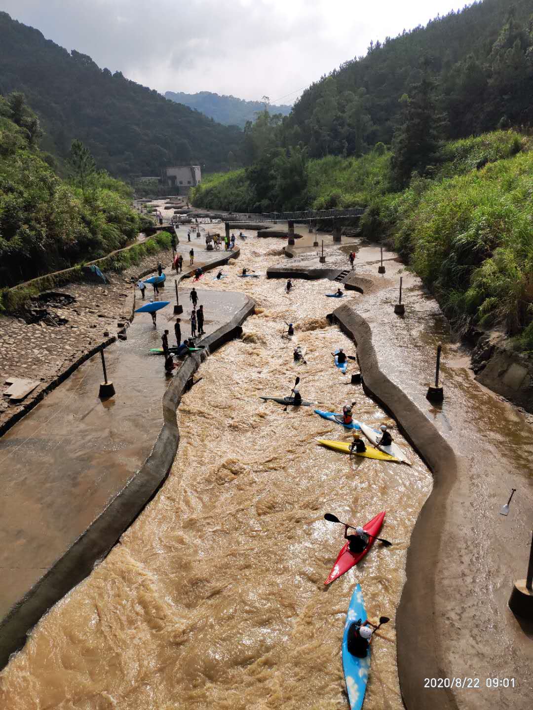 各参赛队在黄塘激流基地进行赛前训练.jpg
