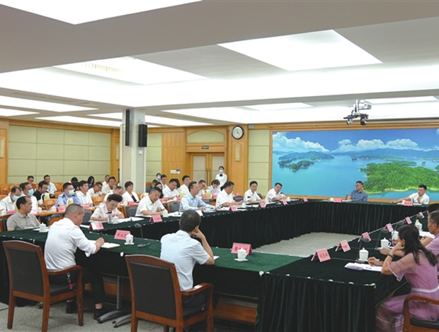 群众代表、人大代表及政协委员聚焦旅游服务建言献策.png