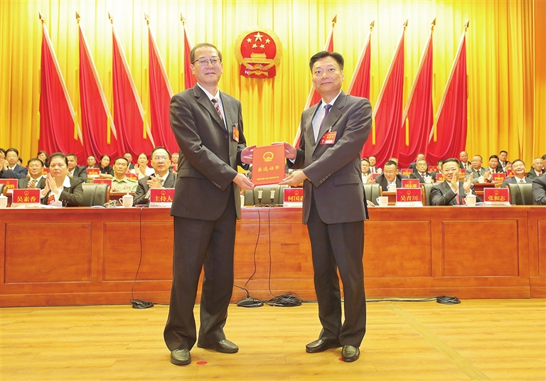 市八届人大四次会议召开.jpg