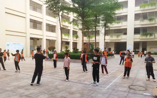 活动现场照片2_调整大小.png