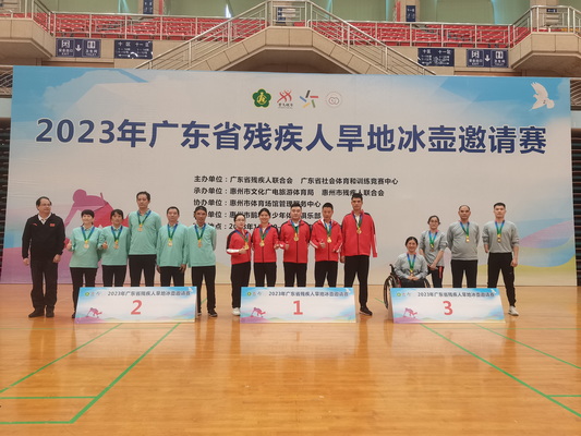 图为颁奖现场2_调整大小.jpg