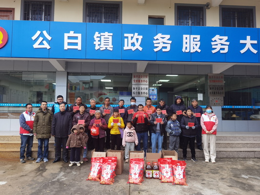 图为市残联党组书记、理事长吴文生（前排左三）在和平县公白镇开展慰问活动_调整大小.jpg