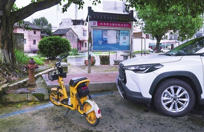 电动自行车乱停乱放.jpg