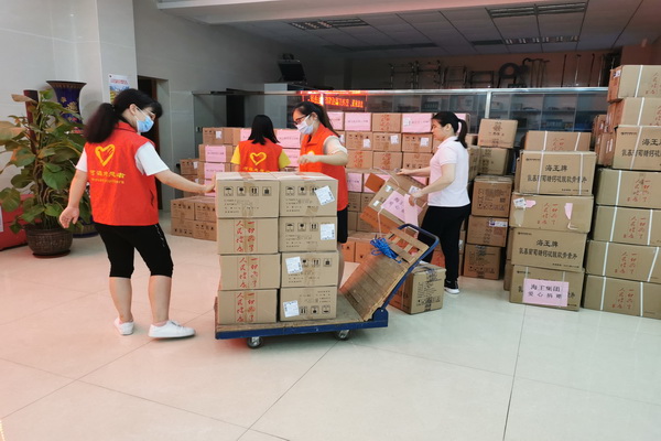 1关心关爱残疾女童志愿服务活动_调整大小.jpg