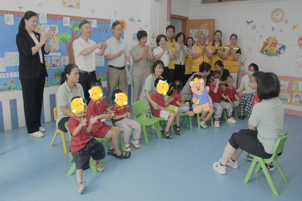 图为参观康复中心_调整大小.jpg