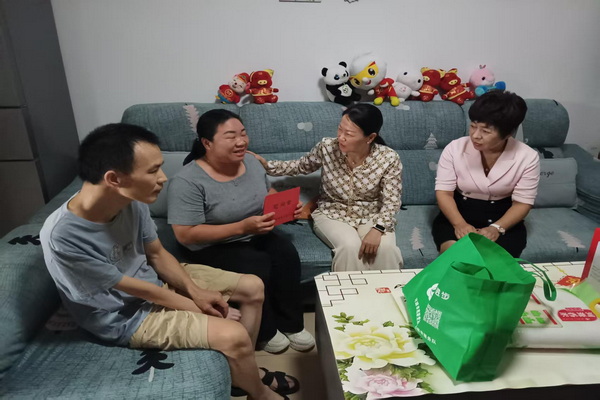 图为慰问现场_调整大小.jpg