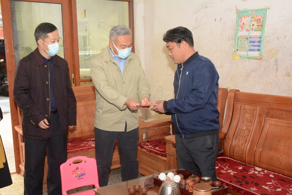 图为慰问现场2.JPG