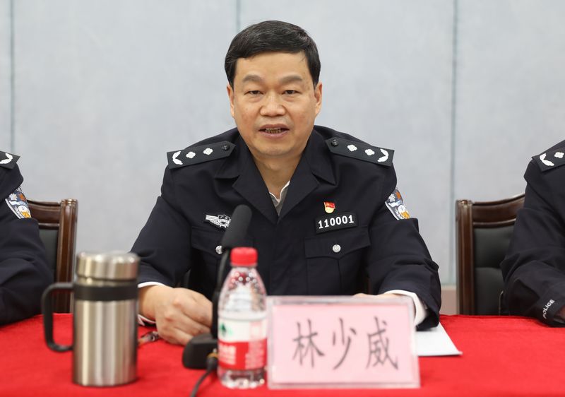 会上,市公安局常务副局长曾尚策通报了2021年全市公安机关安保工作
