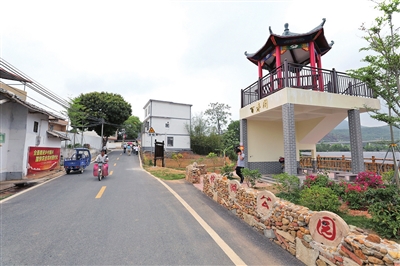龙川县佗城镇佳派村小公园。龙川县一边加强环境整治，一边加强美丽乡村建设，改善农村人居环境。.jpg