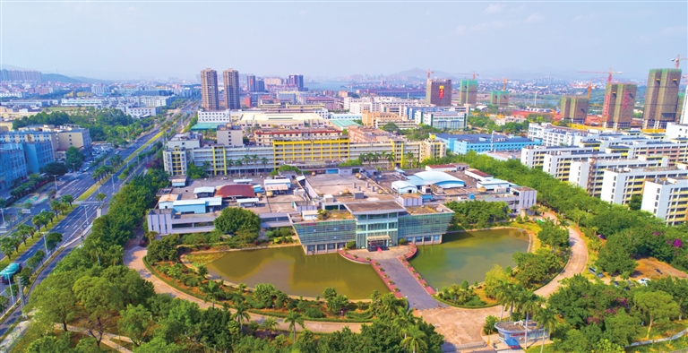 河源高新区打造承接“双区”产业延伸的牵引区和引领全市发展的产业新城、科技新城.jpg