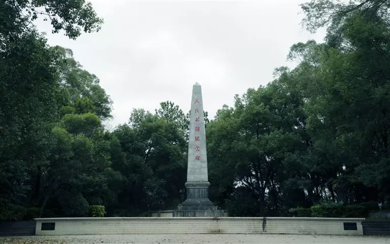 建县(区)30年来,东源始终坚持以以民为本、为民解困、为民服务为宗旨统揽工作全局,认真贯彻落实党的各项惠民政策,加大民生保障力度,加强救灾能力建设,落实优抚安置政策,推进双拥创建工作,完善社会事务管理,优化民政公共服务,全力推进民政基础设施建设,不断提升民政保障能力,民政工作成绩可圈可点、亮点纷呈。 东源县福利中心 民生问题是最大的政治。东源以习近平新时代中国特色社会主义思想统揽民政工作,全面贯彻落实党的十九大精神和习近平总书记视察广东重要讲话精神,坚持在发展中保障和改善民生,不断健全和完善社会保障